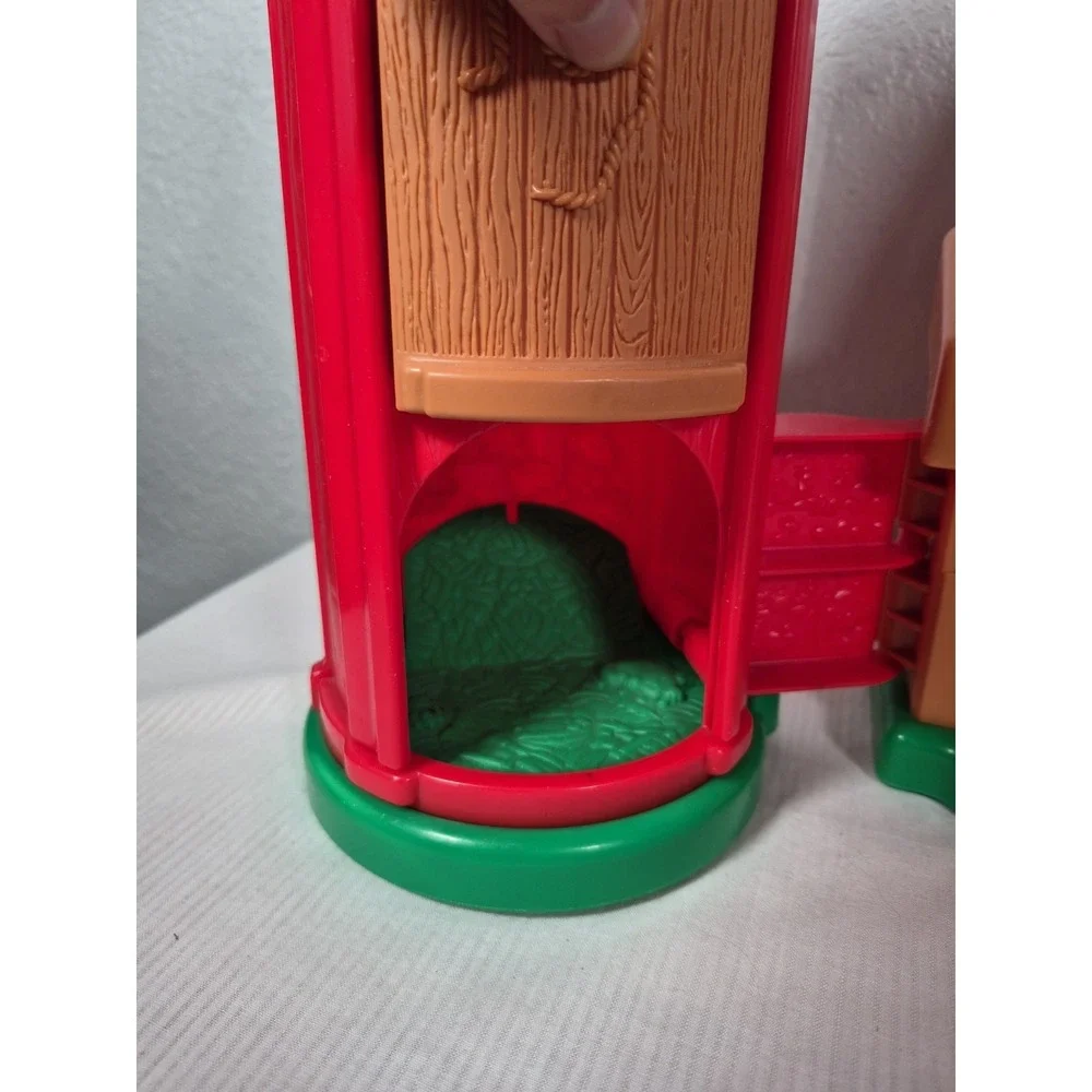 2005 Fisher Price Little People Farm Barn & Silo & Figures Working Animal Sounds